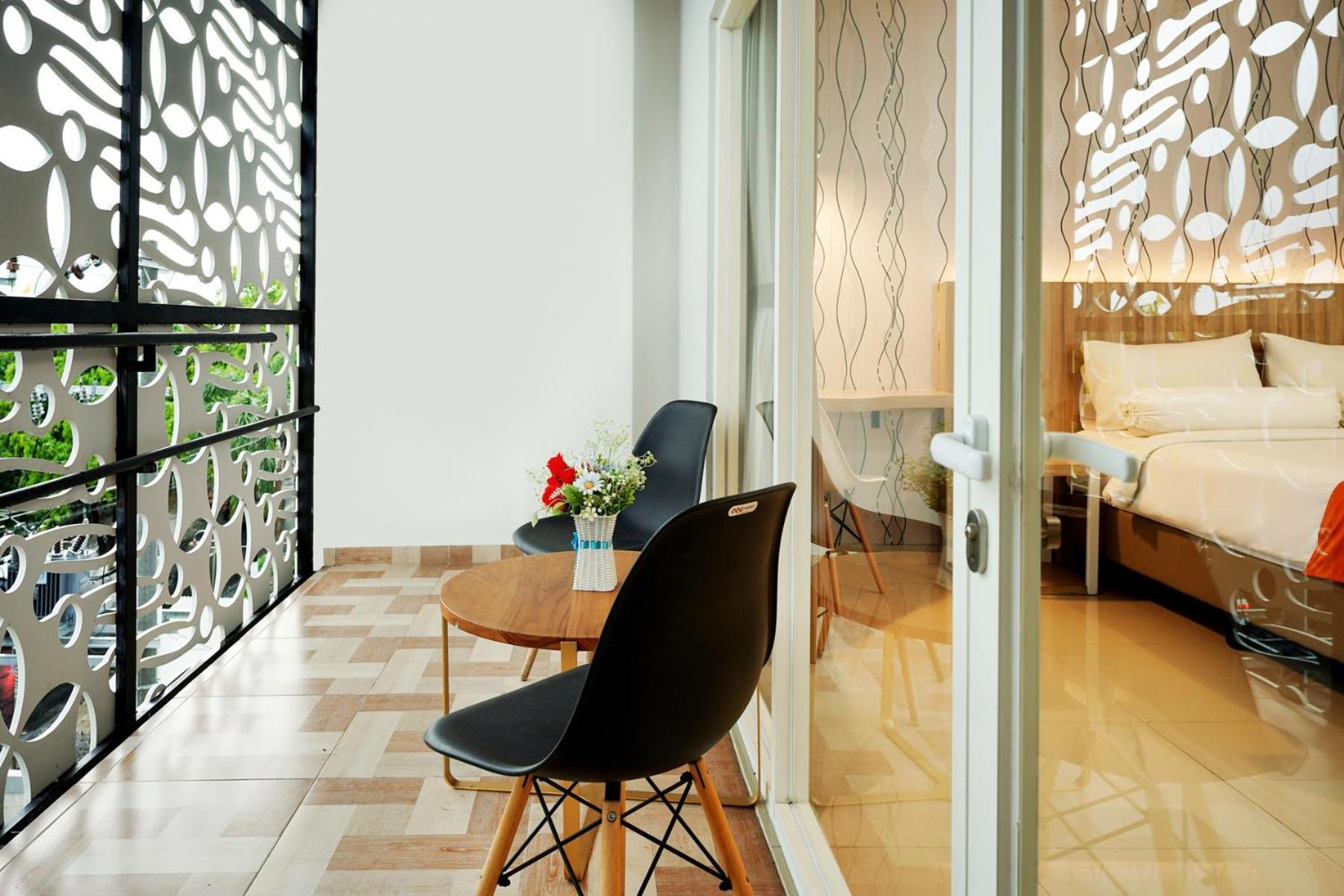 Front One Hotel Sragen Bagian luar foto