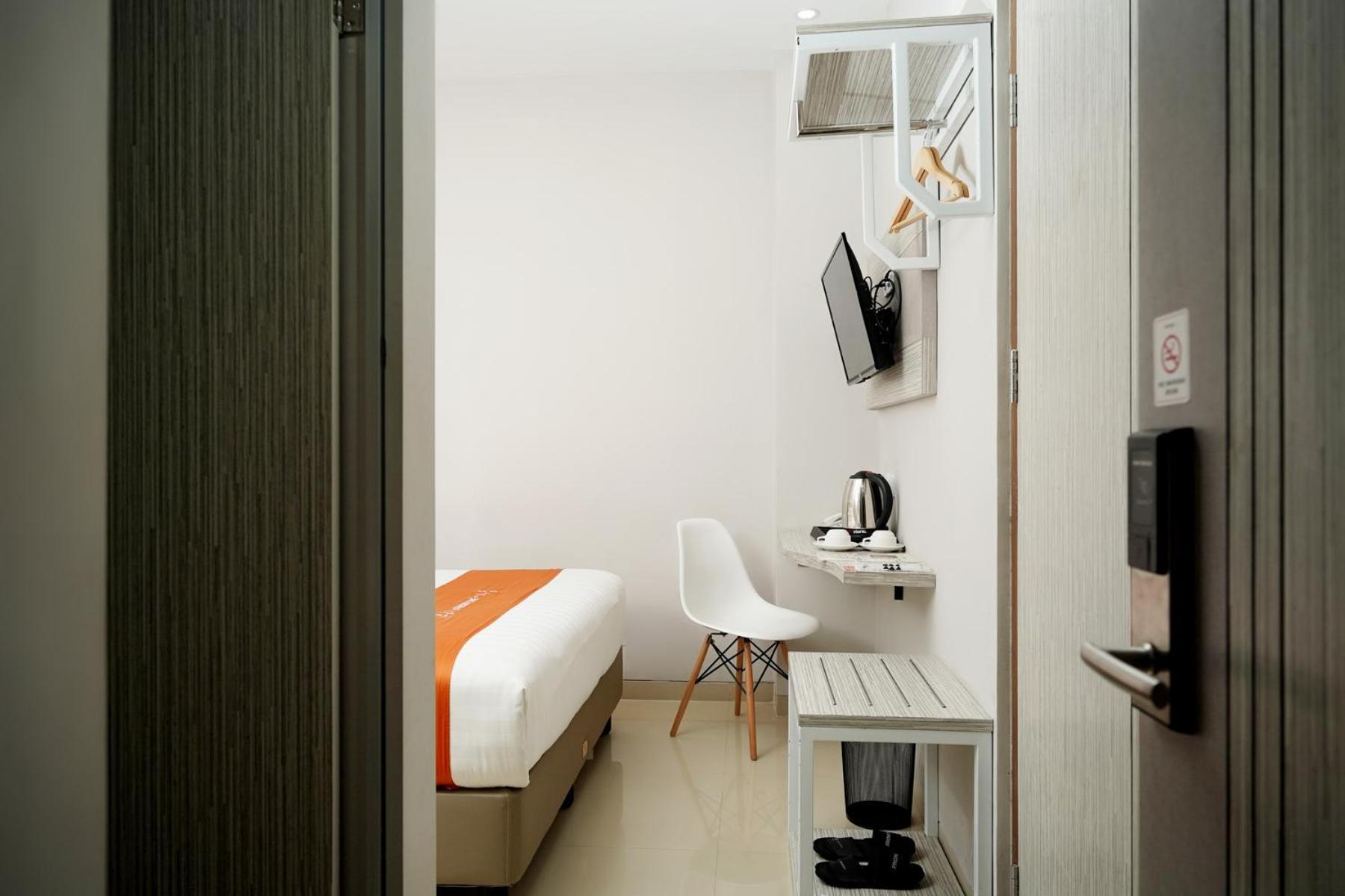 Front One Hotel Sragen Bagian luar foto