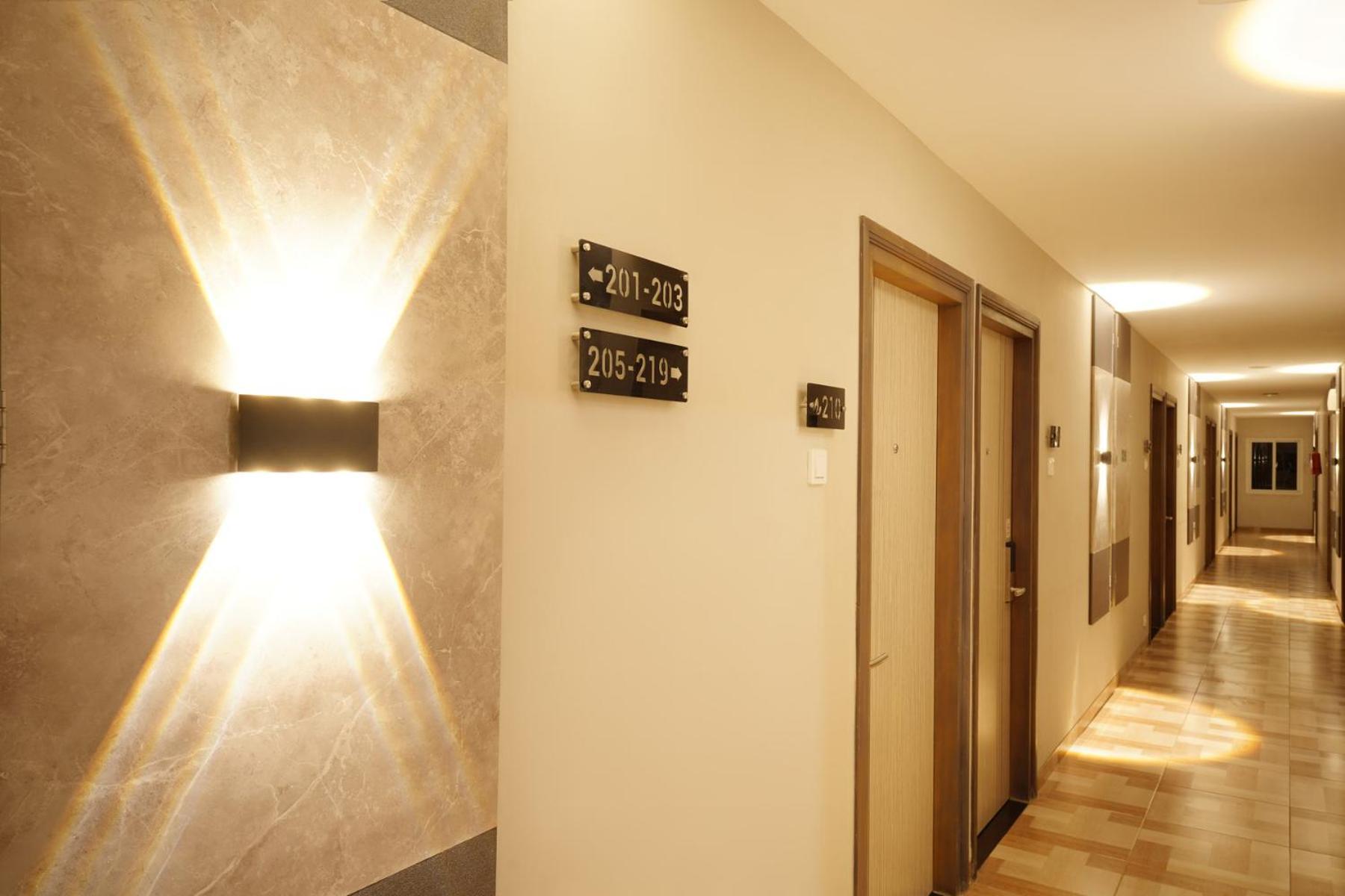 Front One Hotel Sragen Bagian luar foto