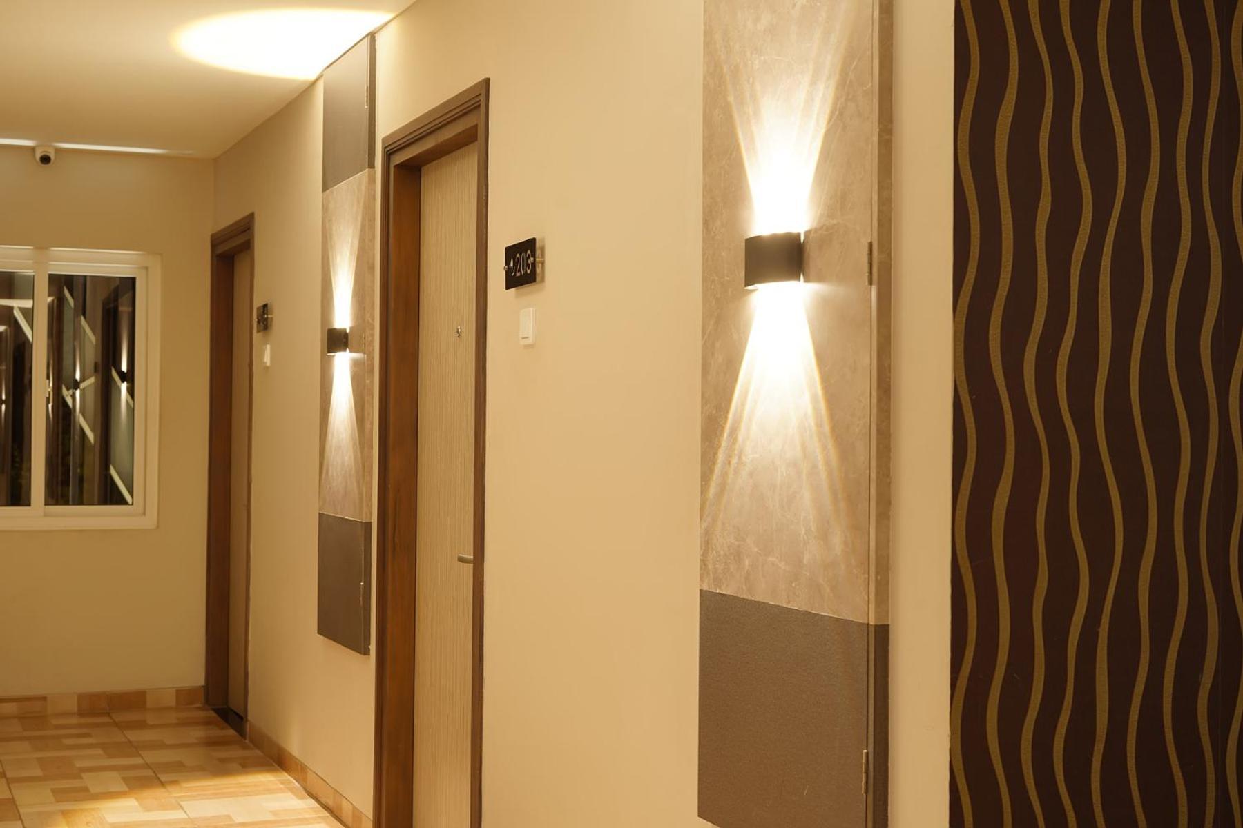 Front One Hotel Sragen Bagian luar foto