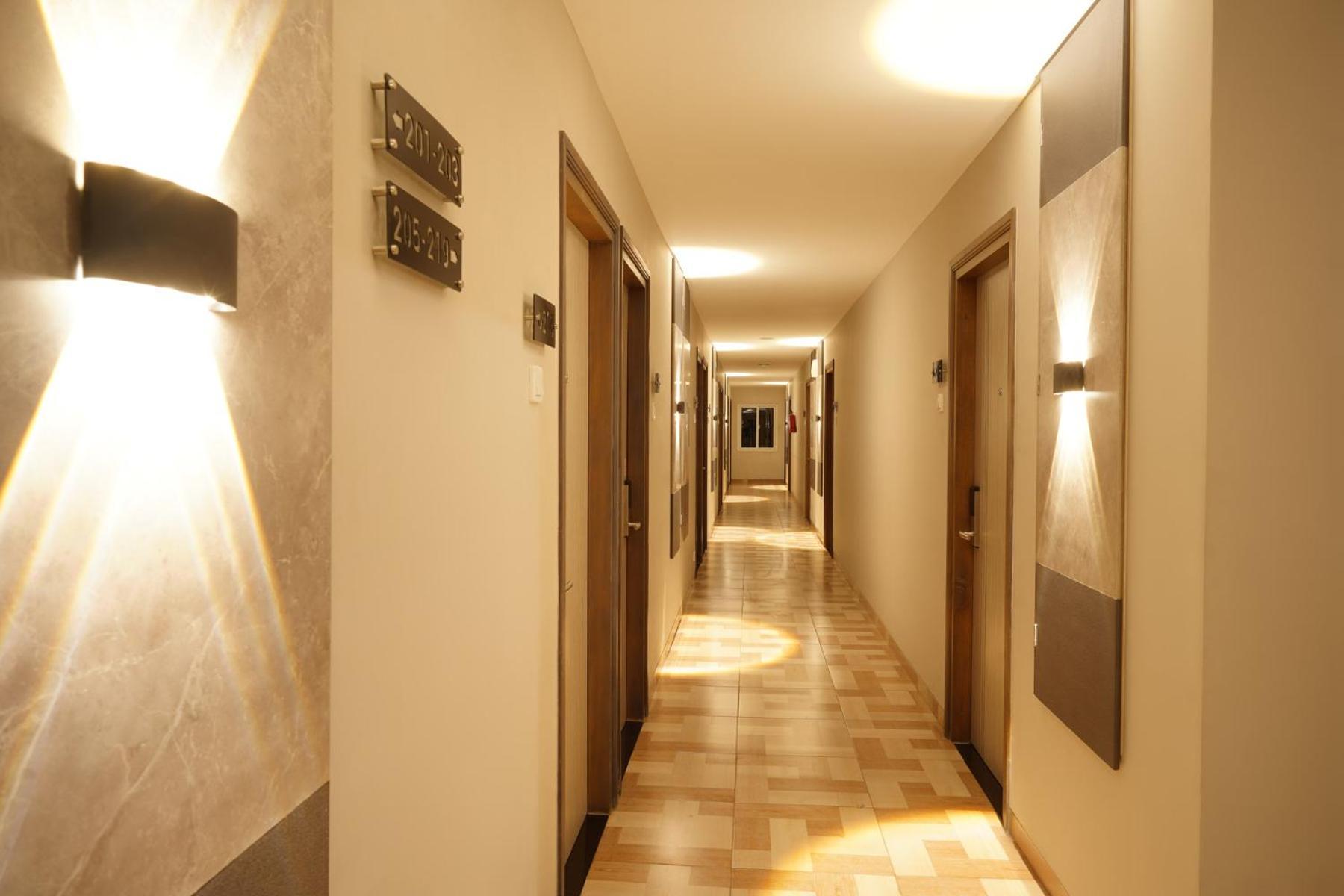 Front One Hotel Sragen Bagian luar foto