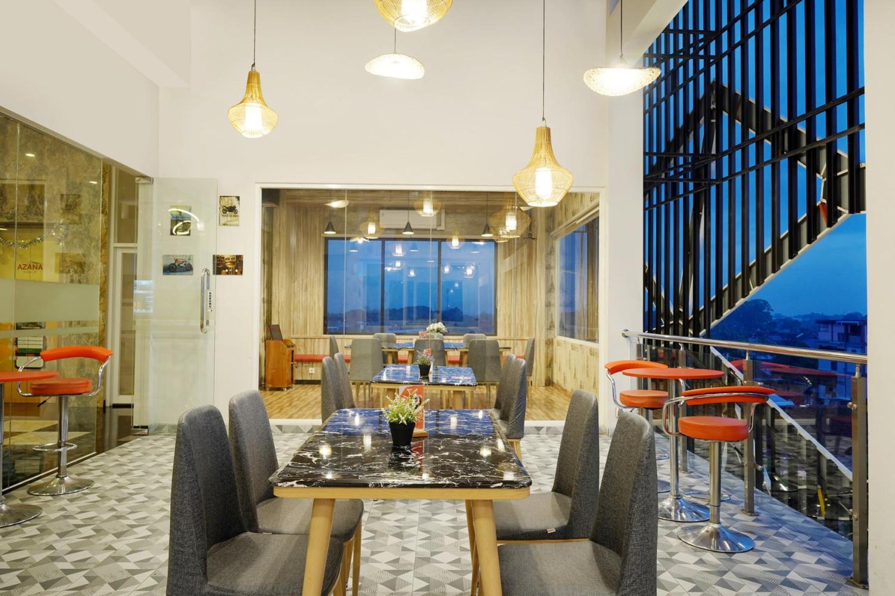 Front One Hotel Sragen Bagian luar foto