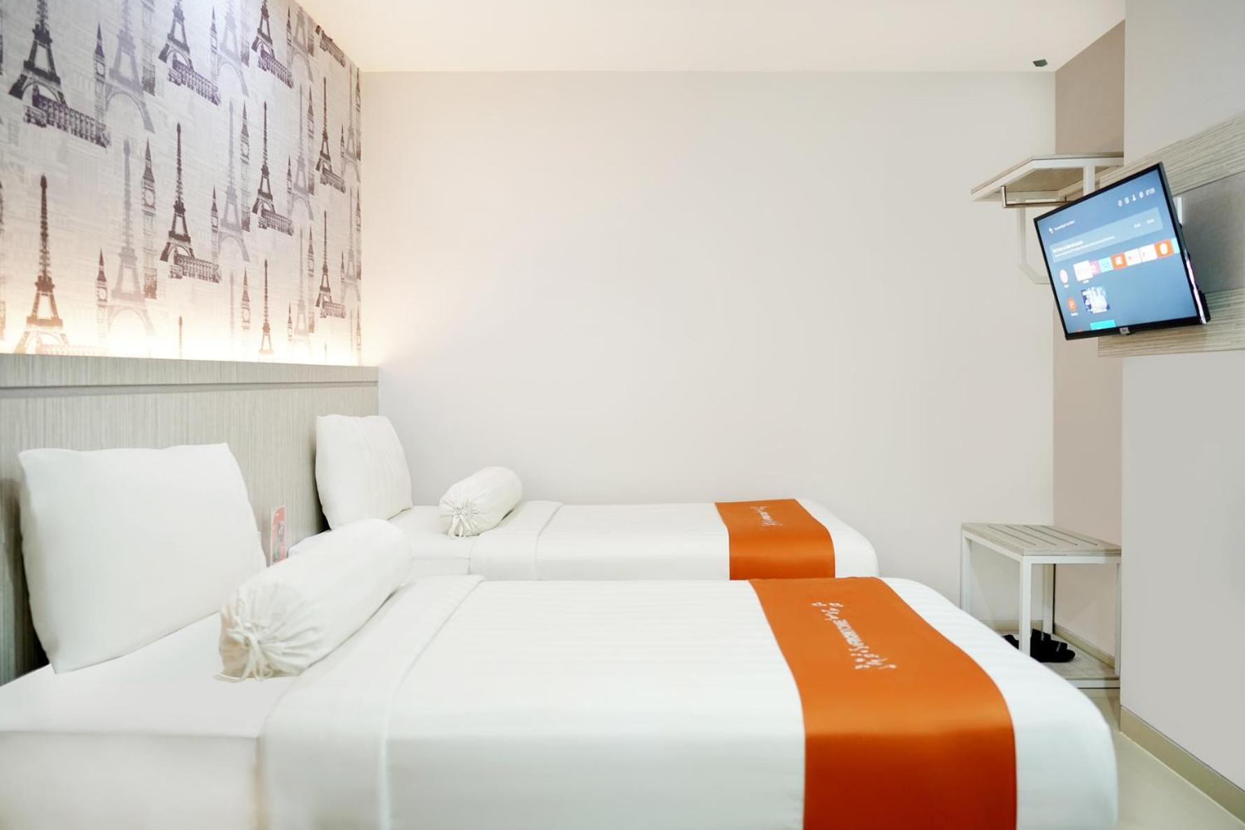 Front One Hotel Sragen Bagian luar foto
