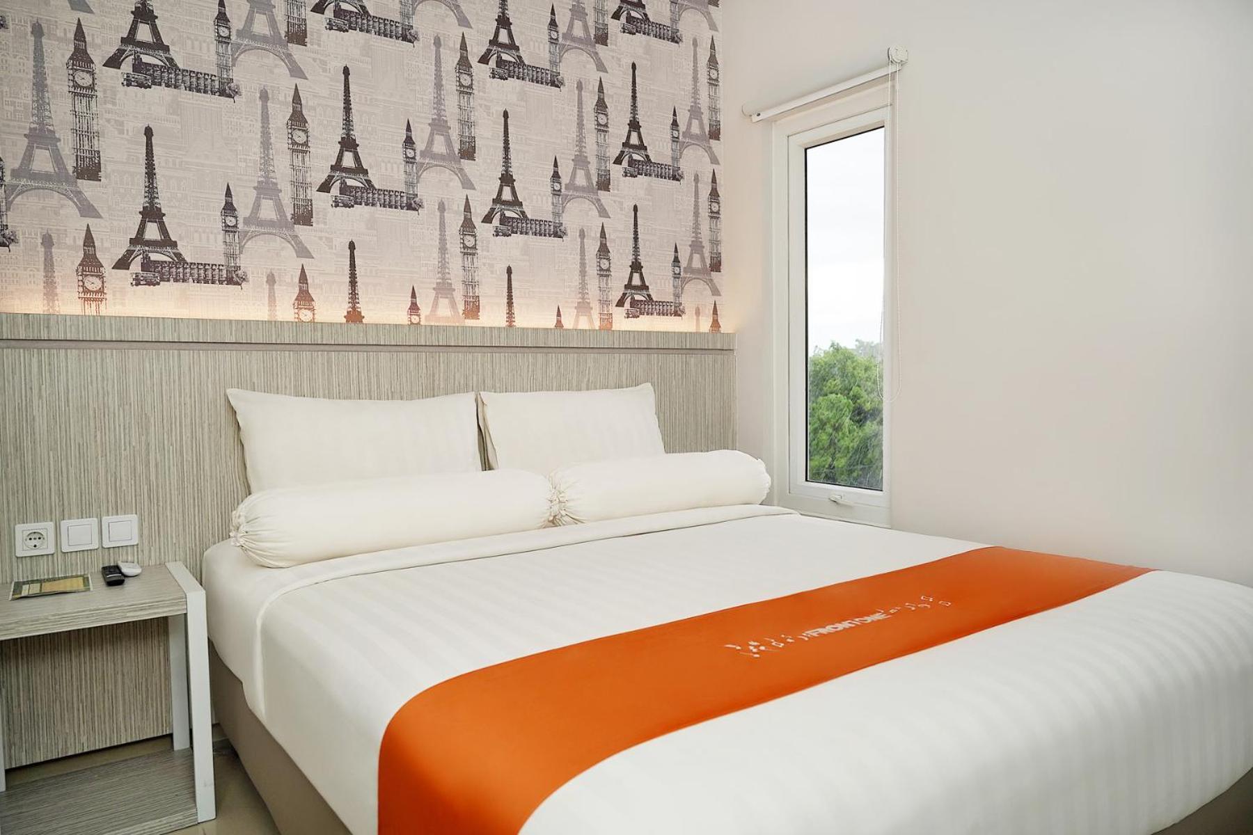 Front One Hotel Sragen Bagian luar foto